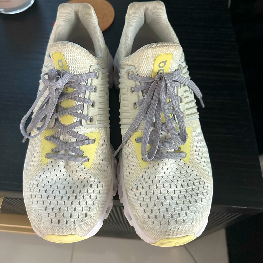 On cloud size 9 women’s sneakers